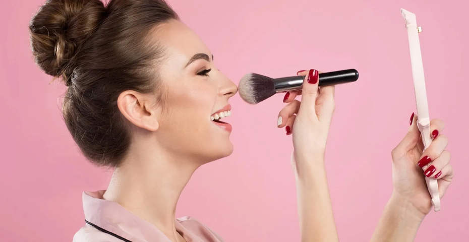 بهترین محصولات آرایشی برای پوست چرب و راز آرایش بی عیب - آرایشی مهرو